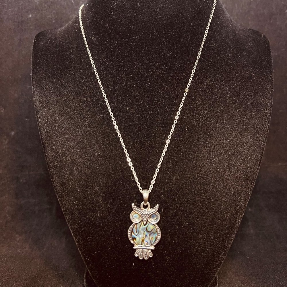 Silver Tone Cable Chain Necklace With Abalone Shell Owl Pendant (3843)